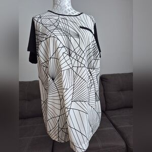 Black & White Geometric Print Tunic Top